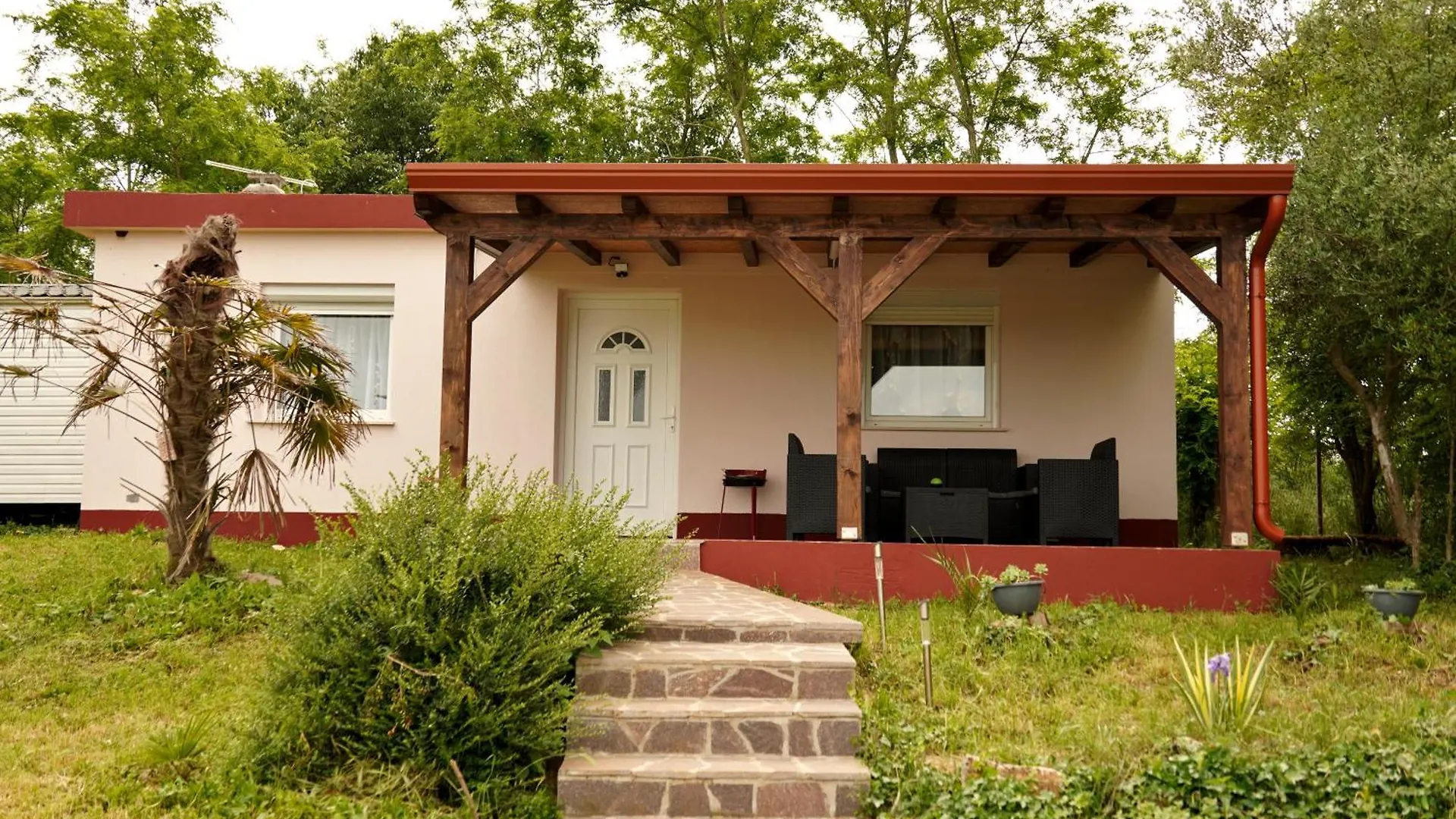 Bungalow Anma, Budget Friendly Petrovija