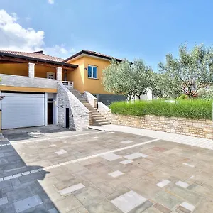 3* Affittacamere Lana House With